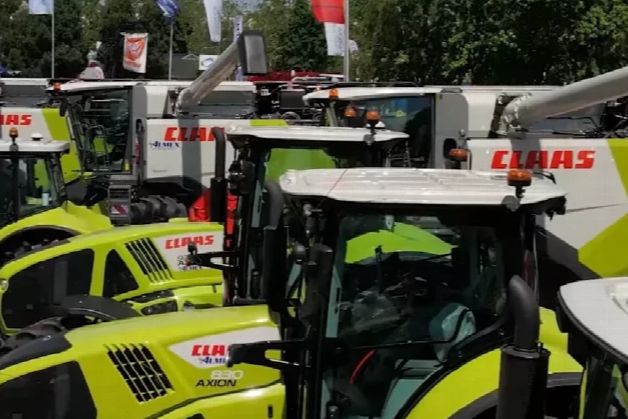 CLAAS Arion 640: ZAKOPALI ga u RIT a on se već 10.000 radnih sati ne da! 
