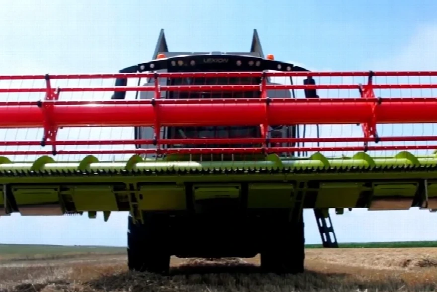 Između CLAAS Lexion 650 i 5400: Ovaj se BEZ DILEME Najbrže Prodaje i TROŠI Neverovatno Malo Goriva! 