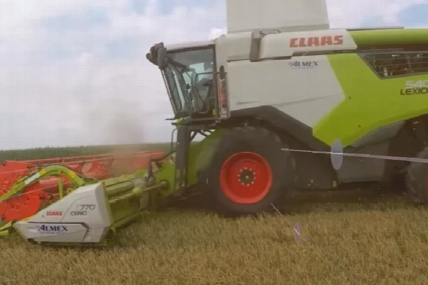 ZAPET KAO PUŠKA: Claas Lexion 5400 - Komforan i Brz! 