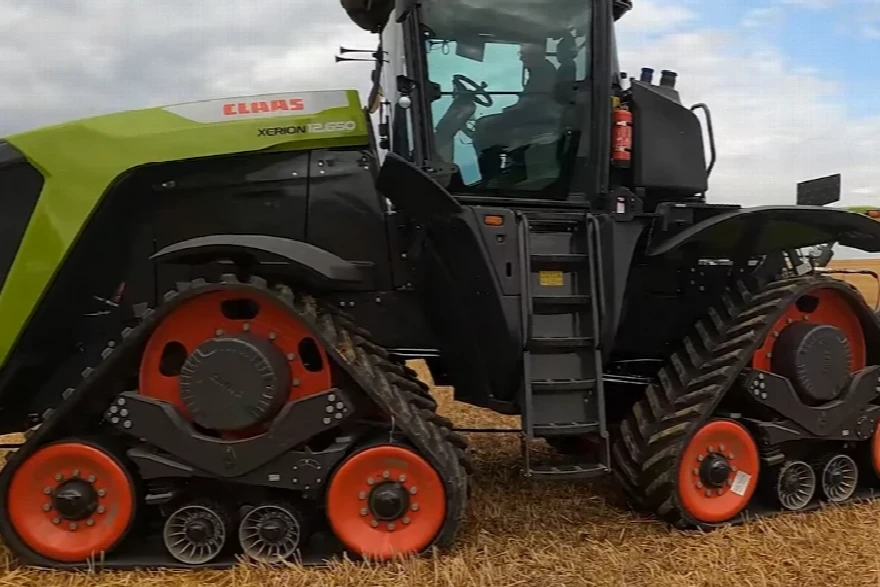 SILA od TRAKTORA: Isprobali smo najnoviji Claas XERION 12.650 i EVO šta nas je KUPILO!