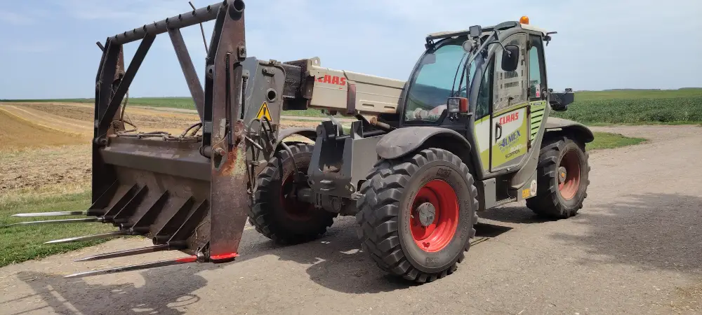 Telehendler CLAAS SCORPION 9040 