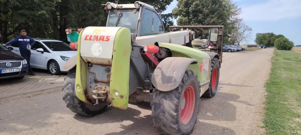 Telehendler CLAAS SCORPION 9040 