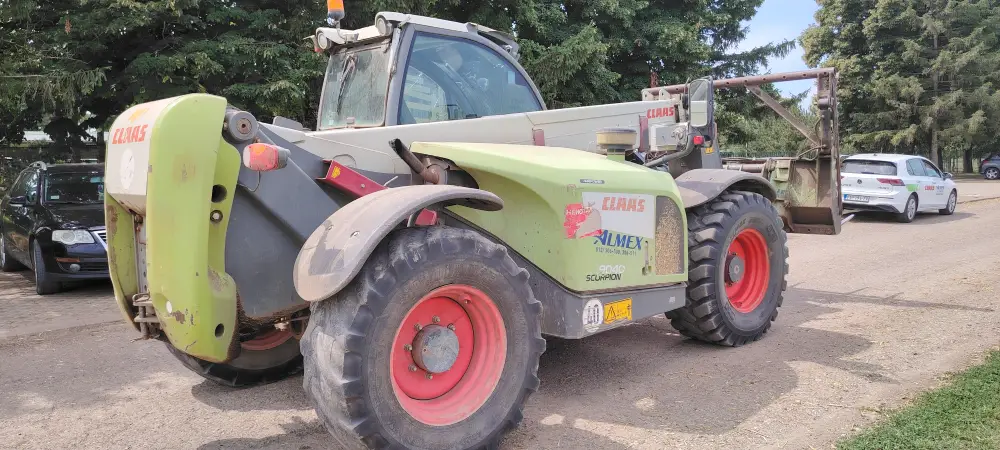 Telehendler CLAAS SCORPION 9040 