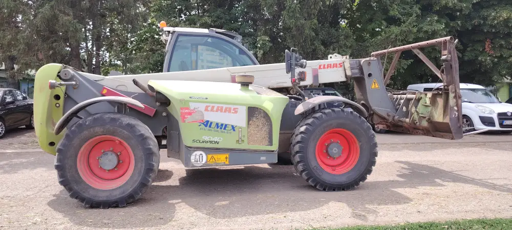 Telehendler CLAAS SCORPION 9040 