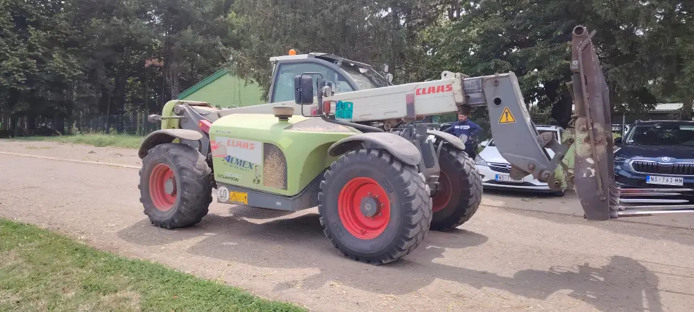 Telehendler CLAAS SCORPION 9040 