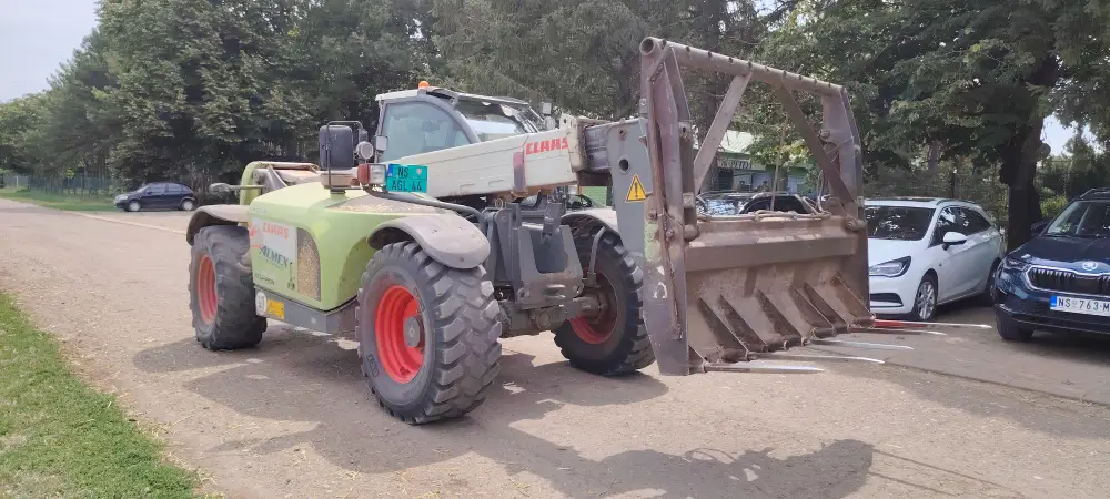 Telehendler CLAAS SCORPION 9040 