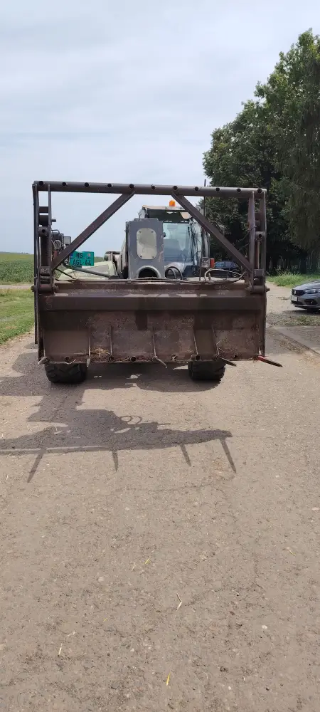 Telehendler CLAAS SCORPION 9040 