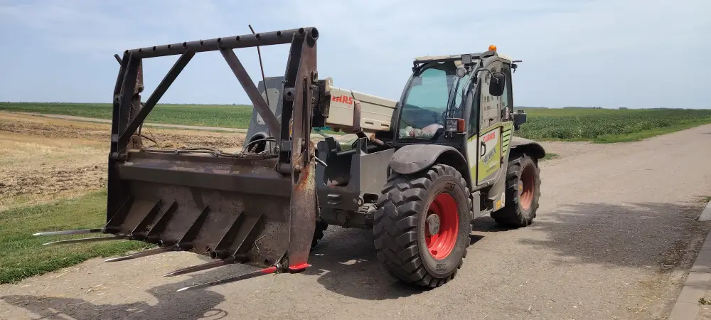 Telehendler CLAAS SCORPION 9040 