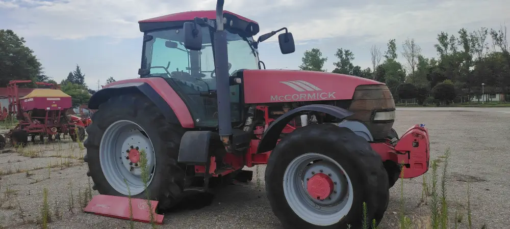 Traktor McCORMICK XTX 185 