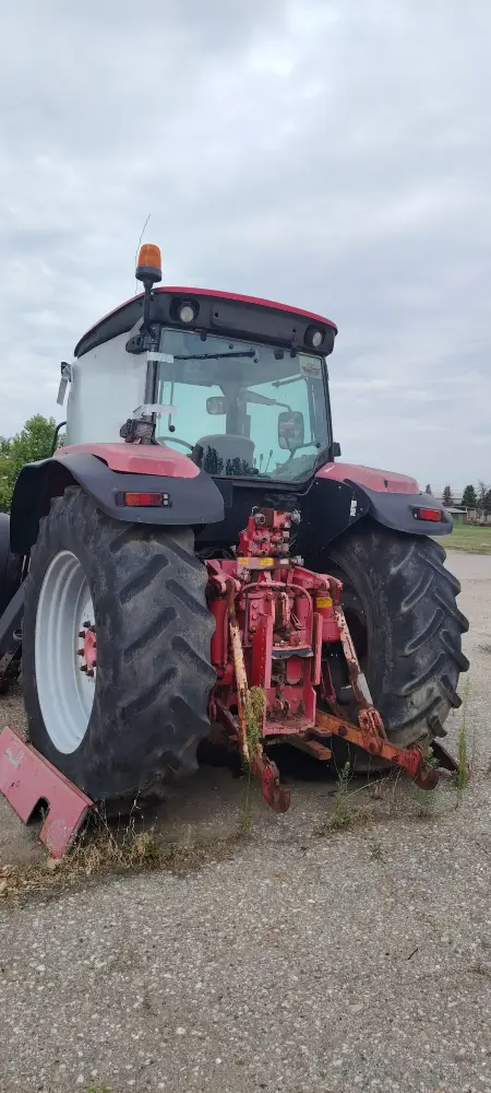 Traktor McCORMICK XTX 185 