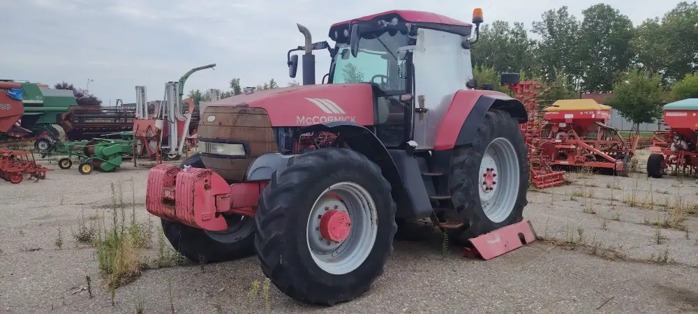 Traktor McCORMICK XTX 185 