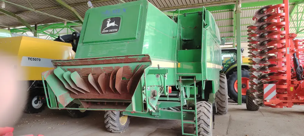 Kombajn JOHN DEERE 2256 sa hederom 4.9m i kolicima za heder