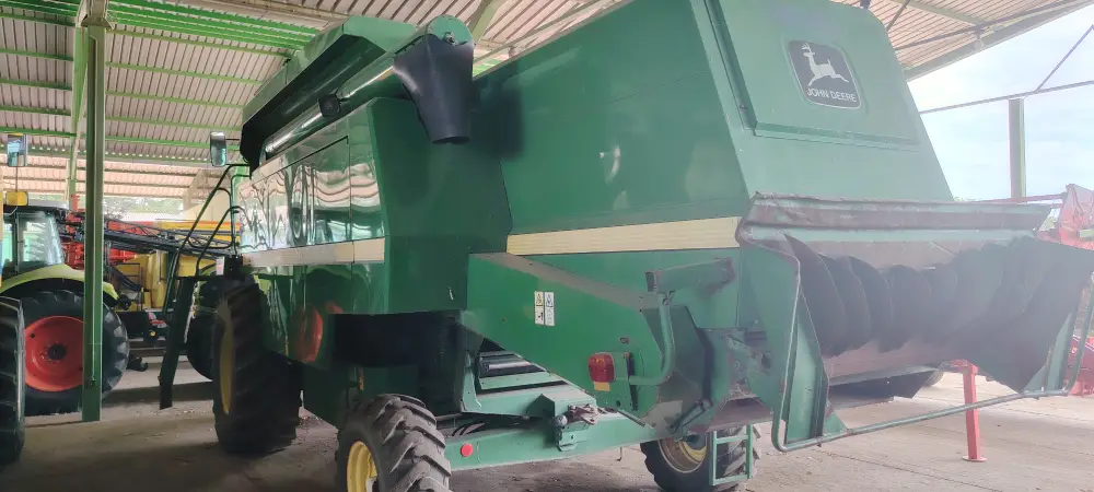 Kombajn JOHN DEERE 2256 sa hederom 4.9m i kolicima za heder