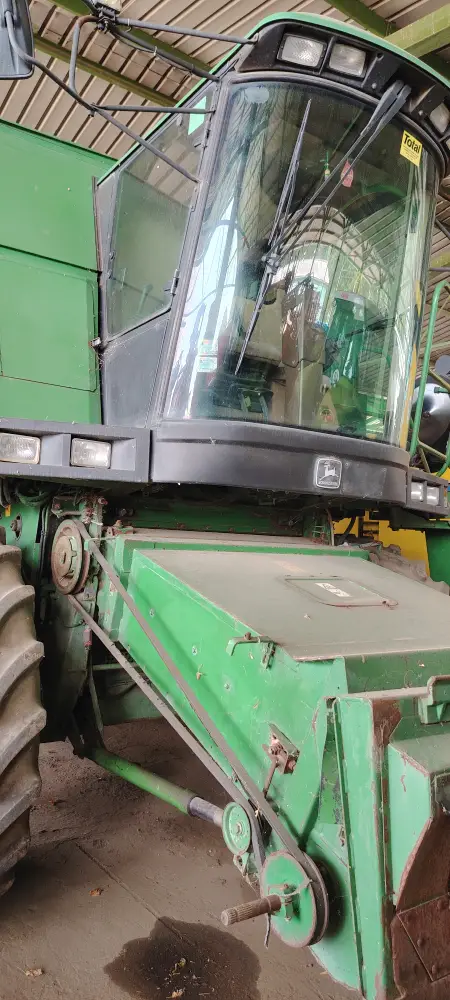 Kombajn JOHN DEERE 2256 sa hederom 4.9m i kolicima za heder