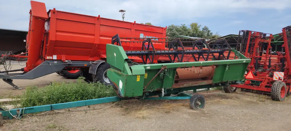 Kombajn JOHN DEERE 2256 sa hederom 4.9m i kolicima za heder