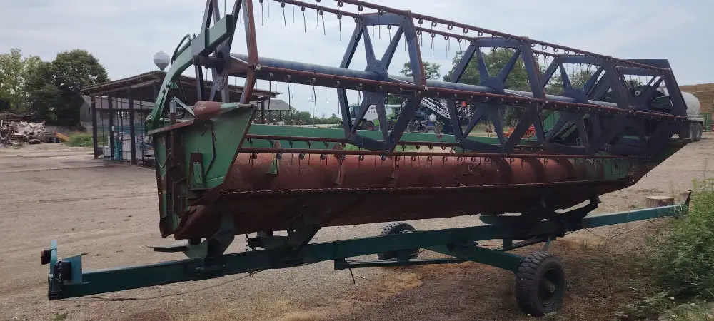 Kombajn JOHN DEERE 2256 sa hederom 4.9m i kolicima za heder