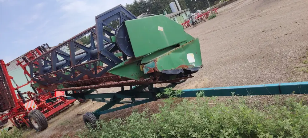 Kombajn JOHN DEERE 2256 sa hederom 4.9m i kolicima za heder
