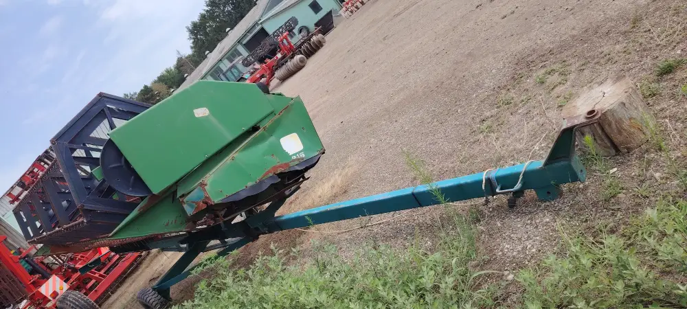 Kombajn JOHN DEERE 2256 sa hederom 4.9m i kolicima za heder