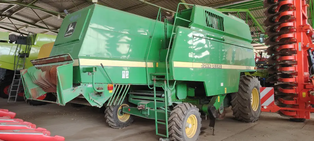 Kombajn JOHN DEERE 2256 sa hederom 4.9m i kolicima za heder