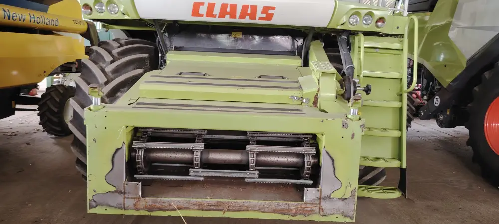 Kombajn CLAAS LEXION 630 sa hederom CLAAS MAXFLEX 770 i kolicima za heder