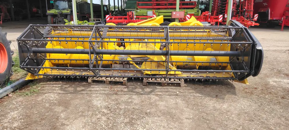 Kombajn NEW HOLLAND TC5070 sa hederom C 450