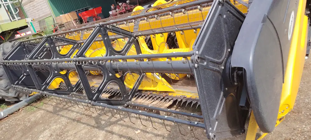 Kombajn NEW HOLLAND TC5070 sa hederom C 450