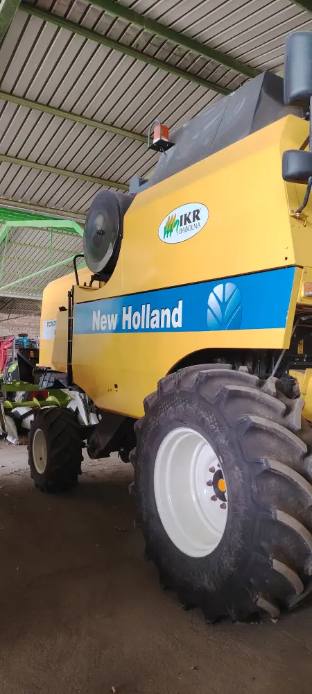 Kombajn NEW HOLLAND TC5070 sa hederom C 450