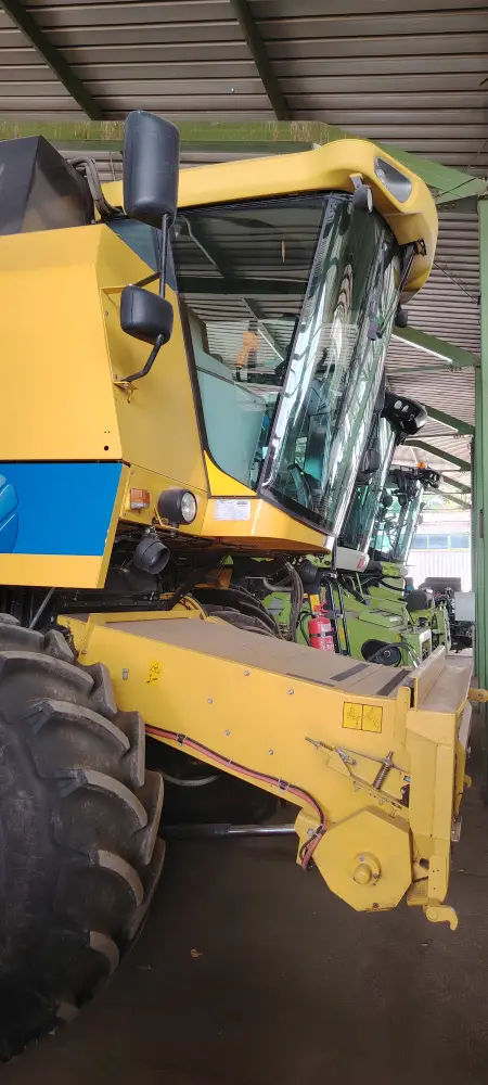 Kombajn NEW HOLLAND TC5070 sa hederom C 450