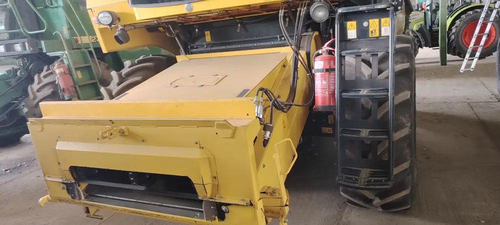Kombajn NEW HOLLAND TC5070 sa hederom C 450