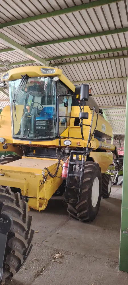 Kombajn NEW HOLLAND TC5070 sa hederom C 450