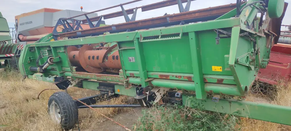Kombajn JOHN DEERE 1550 sa hederom i kolicima za heder + adapter GHERINGHOFF 6-70 FC