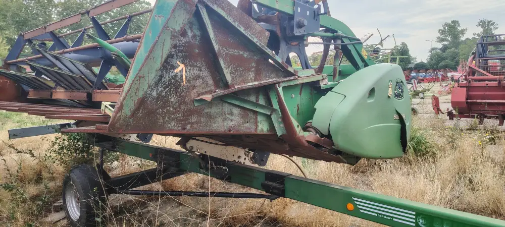 Kombajn JOHN DEERE 1550 sa hederom i kolicima za heder + adapter GHERINGHOFF 6-70 FC