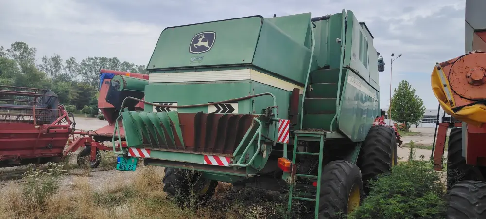 Kombajn JOHN DEERE 1550 sa hederom i kolicima za heder + adapter GHERINGHOFF 6-70 FC