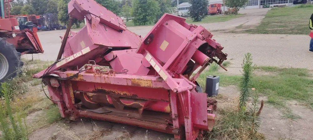 Kombajn JOHN DEERE 1550 sa hederom i kolicima za heder + adapter GHERINGHOFF 6-70 FC