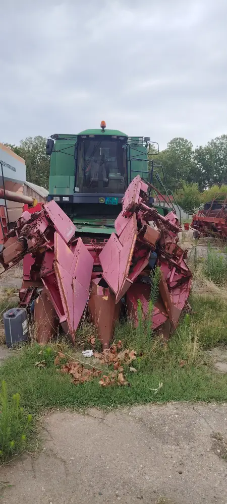 Kombajn JOHN DEERE 1550 sa hederom i kolicima za heder + adapter GHERINGHOFF 6-70 FC