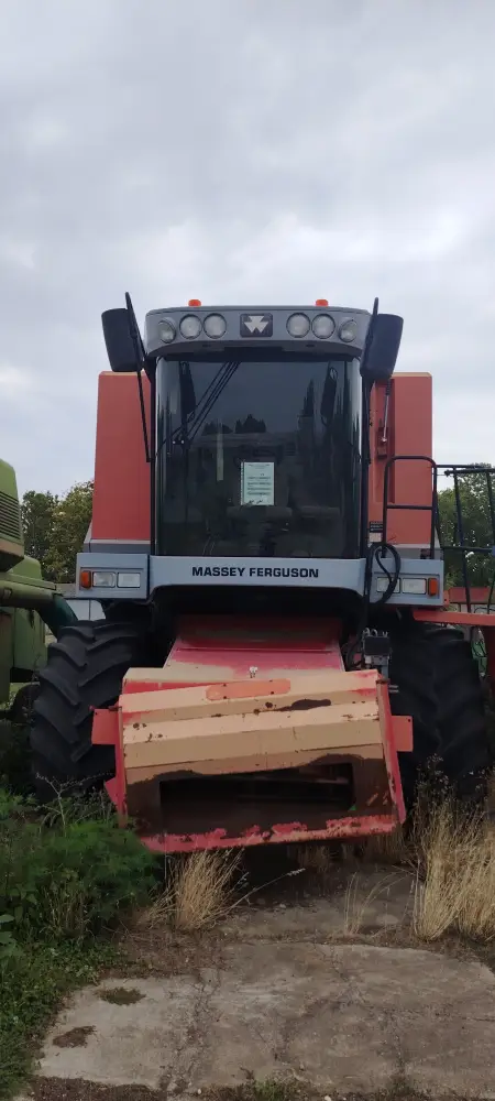 Kombajn MASSEY FERGUSON 7256 sa hederom i kolicima za heder 