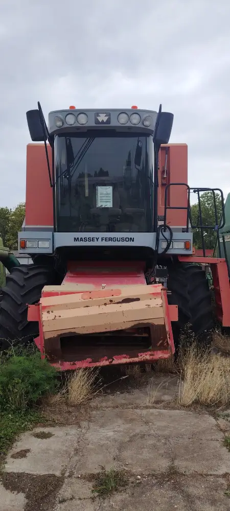 Kombajn MASSEY FERGUSON 7256 sa hederom i kolicima za heder 