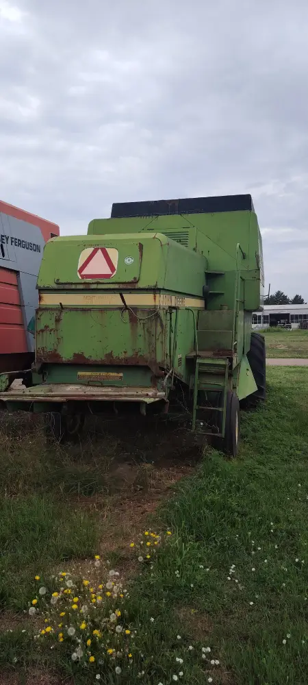Kombajn JOHN DEERE 1075 sa hederom 