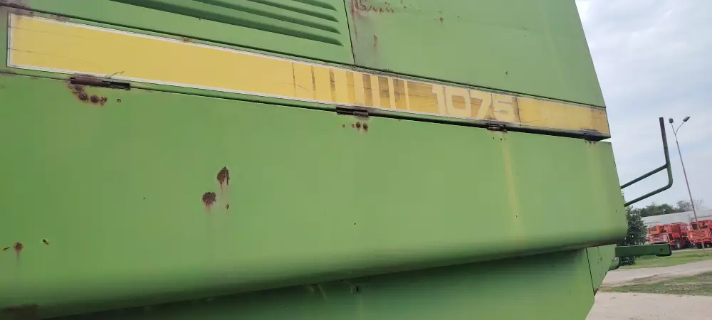 Kombajn JOHN DEERE 1075 sa hederom 