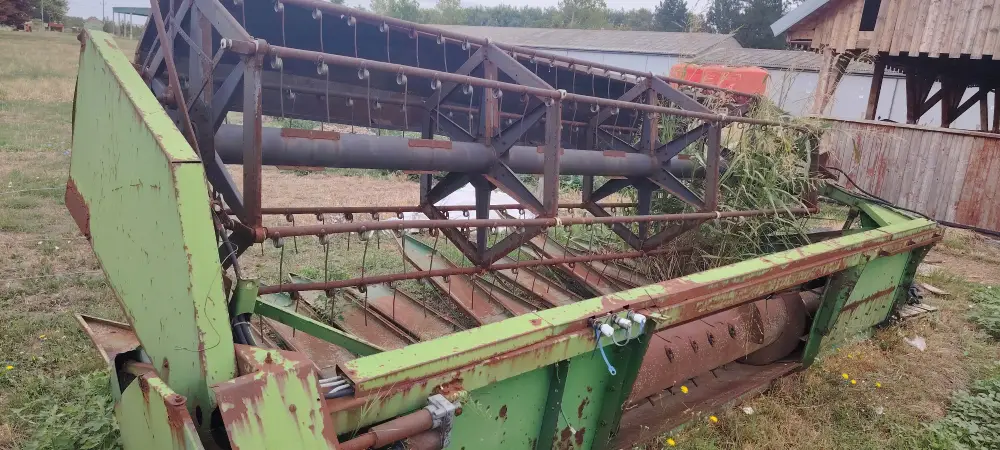 Kombajn JOHN DEERE 1075 sa hederom 